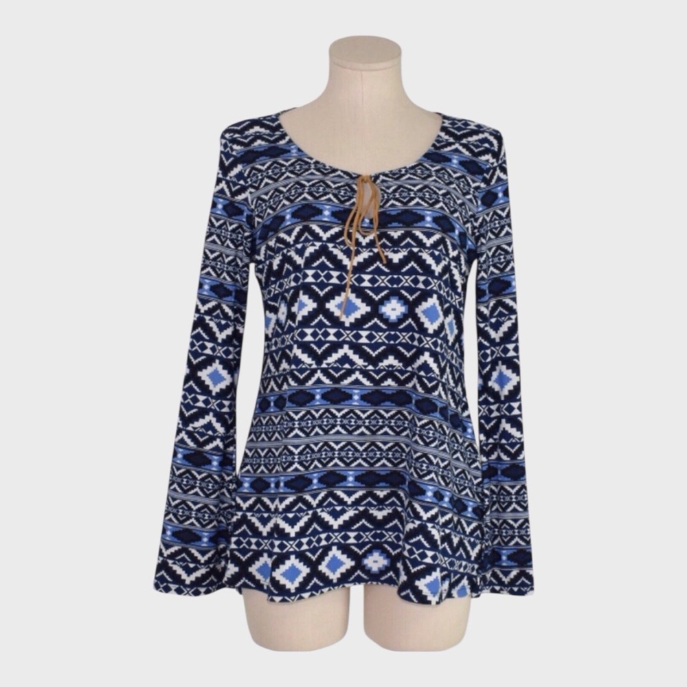b&b Boutique‎ Blue Aztec Print Bell Sleeve Top